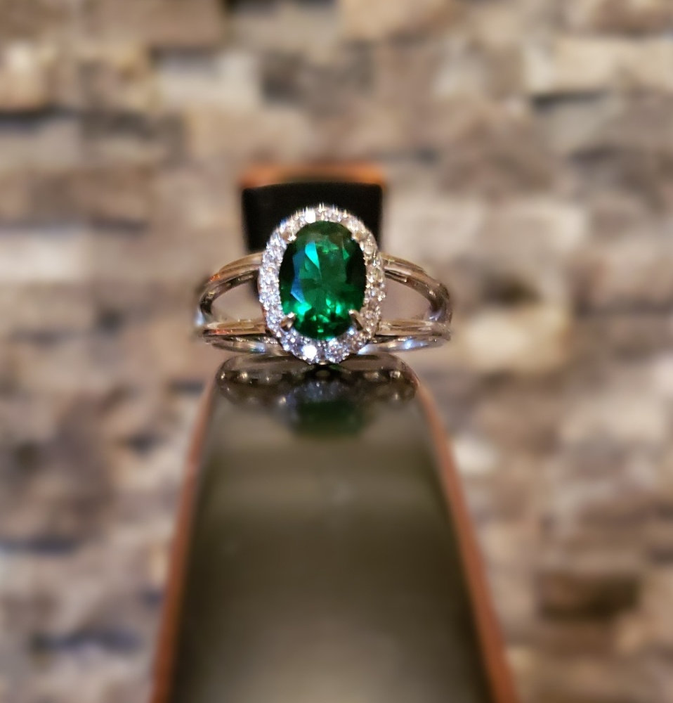 Emerald color Swarovski crystal fashion ring